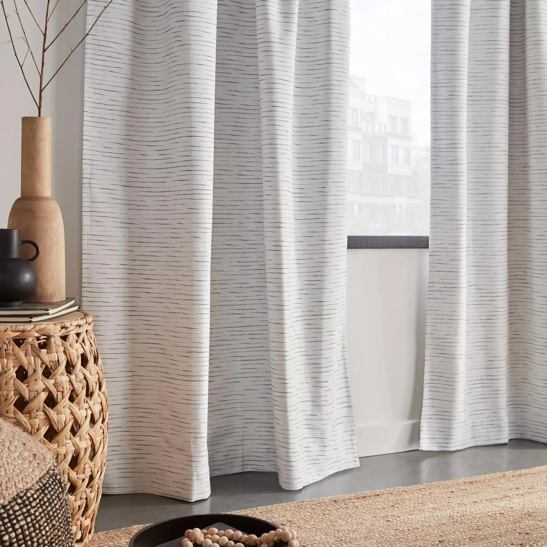 Outlet Black And White Dayni Blackout Back-Tab Curtain Sheer Curtains & Window Sheer Panels|Blackout Window Curtains