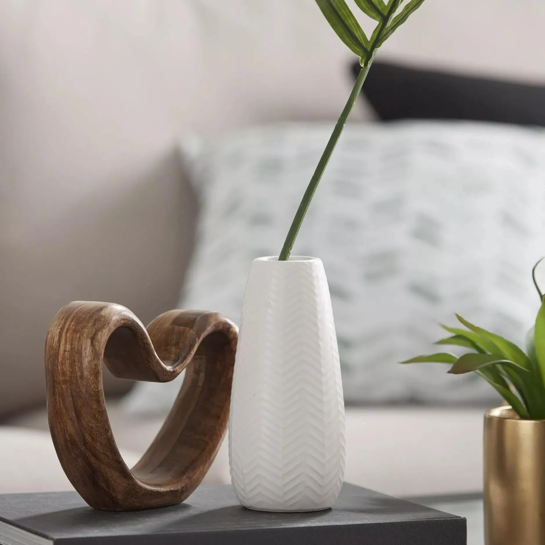 New Decorative Mango Wood Heart Home Decorative Items & Objects