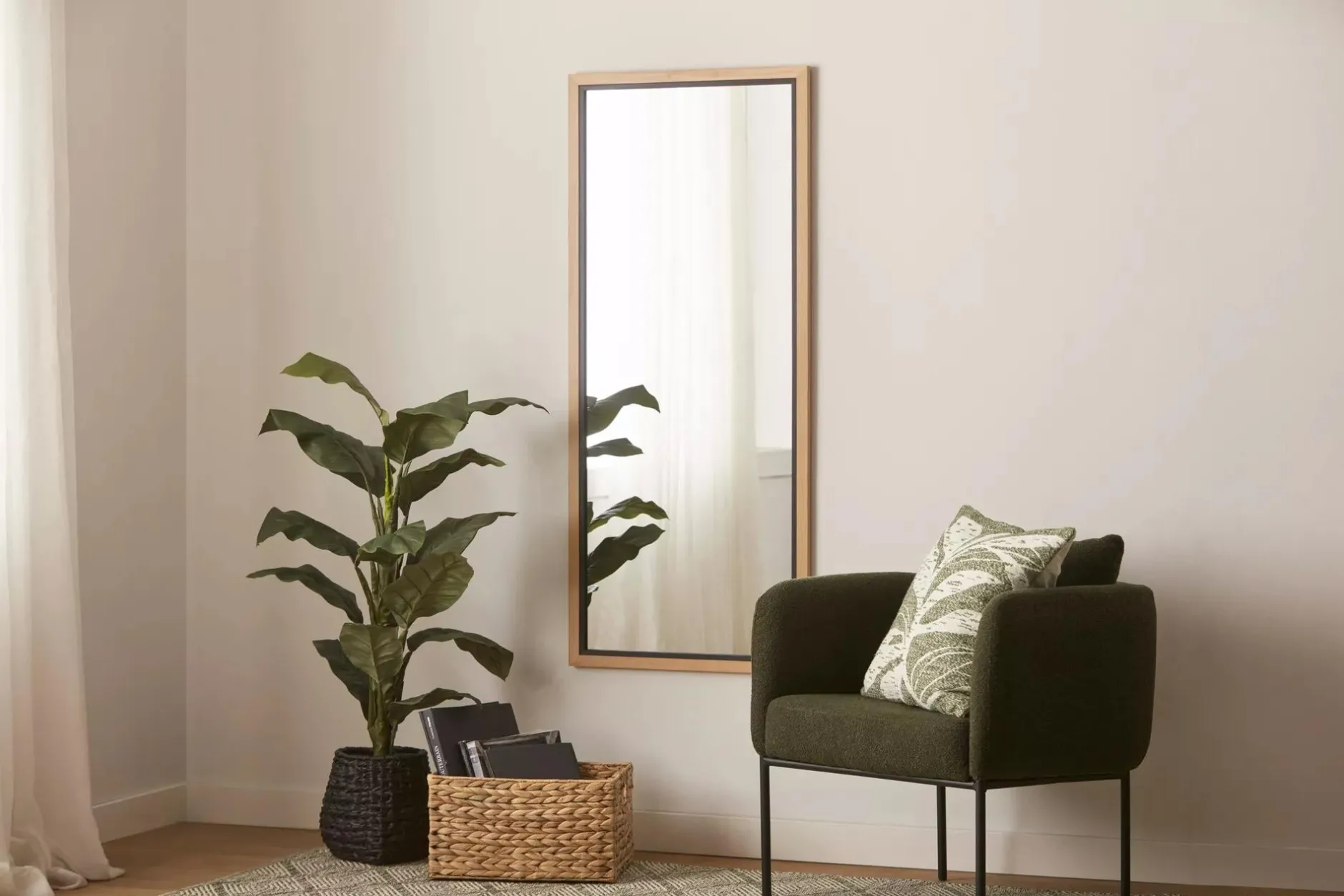 Best Large Ficus in Black Rattan Pot Branches|Artificial Flowers