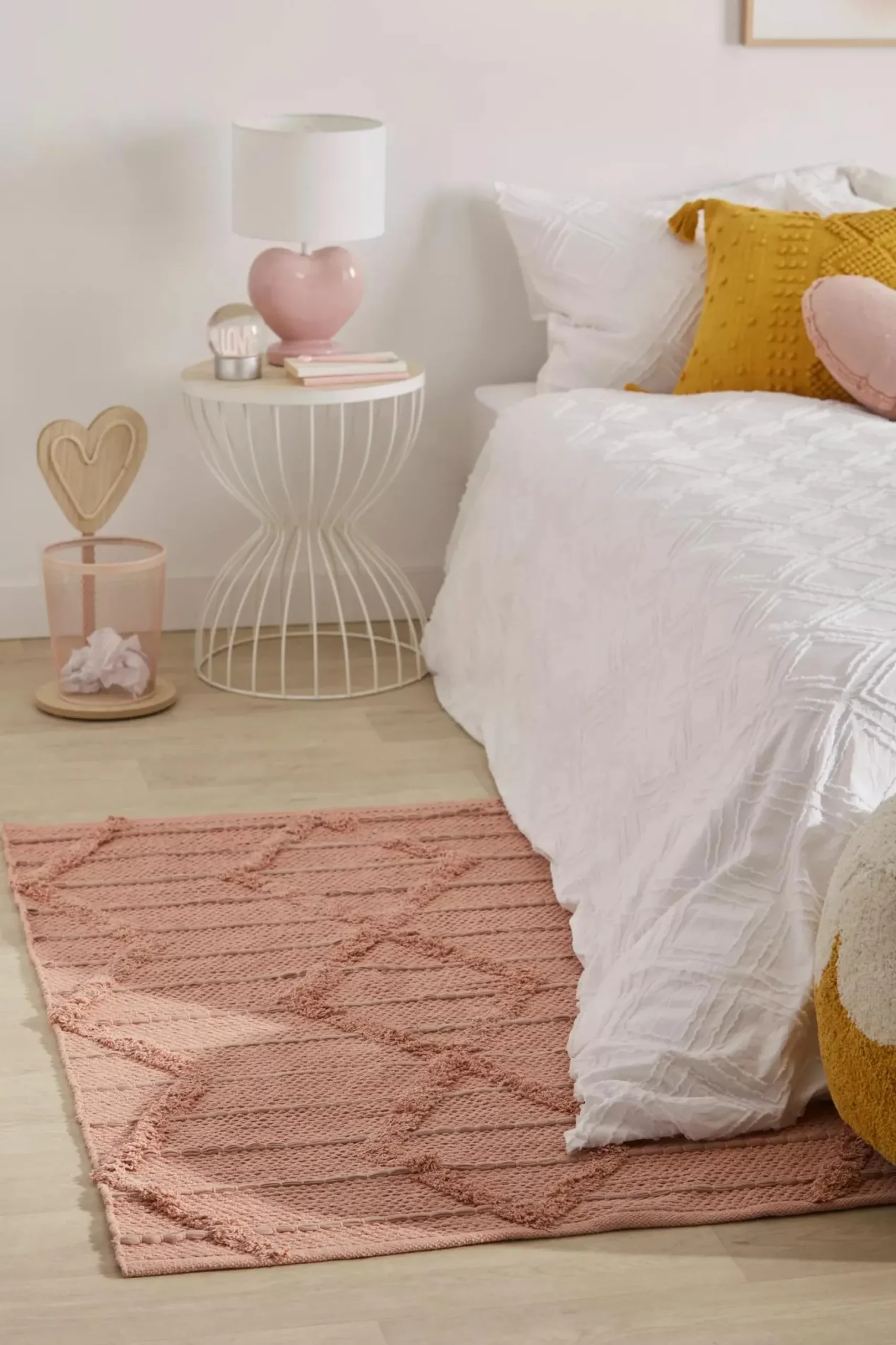 New Pink Heart Shaped Table Lamp Junior Lighting