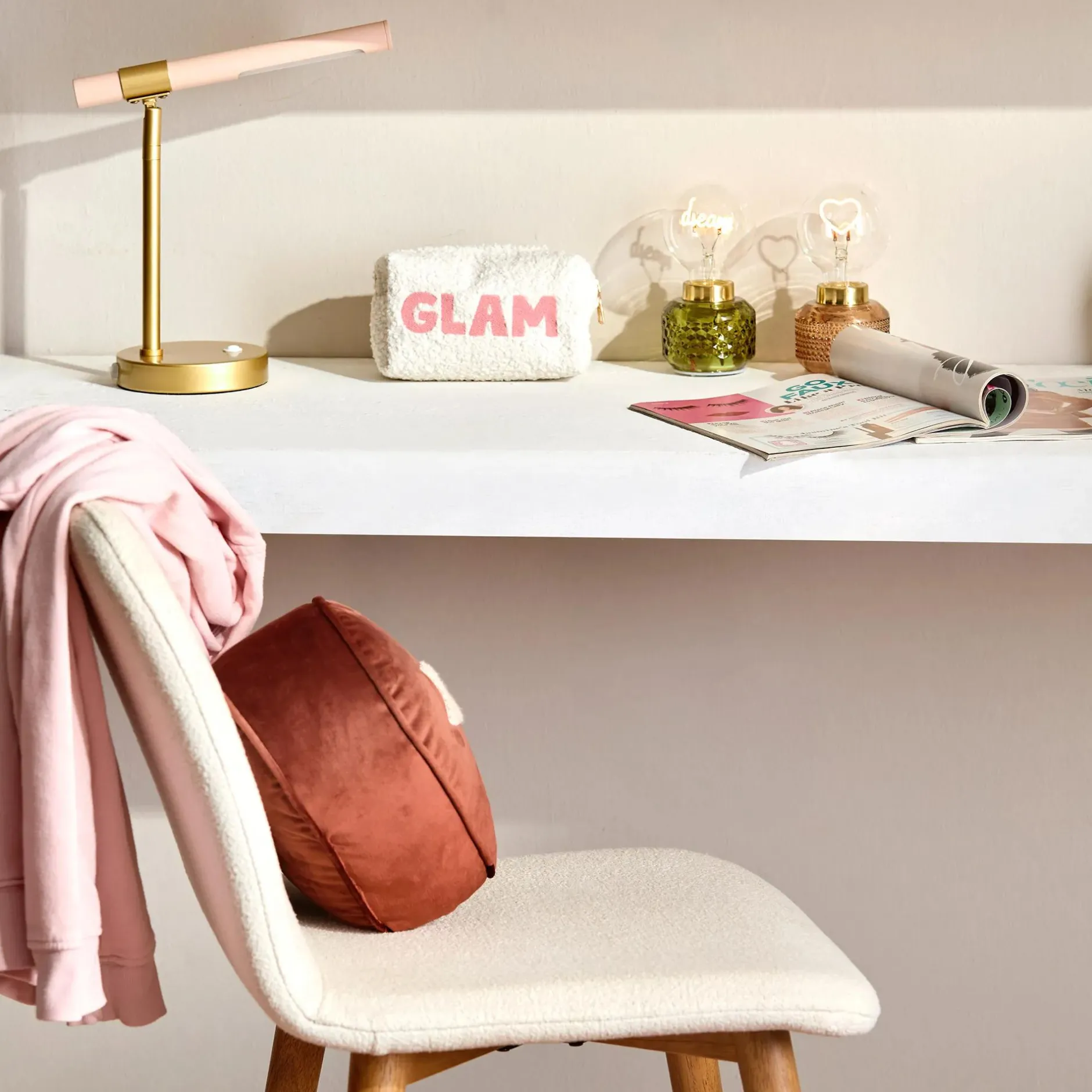 Table Lamp with USB-C Charger Junior Lighting